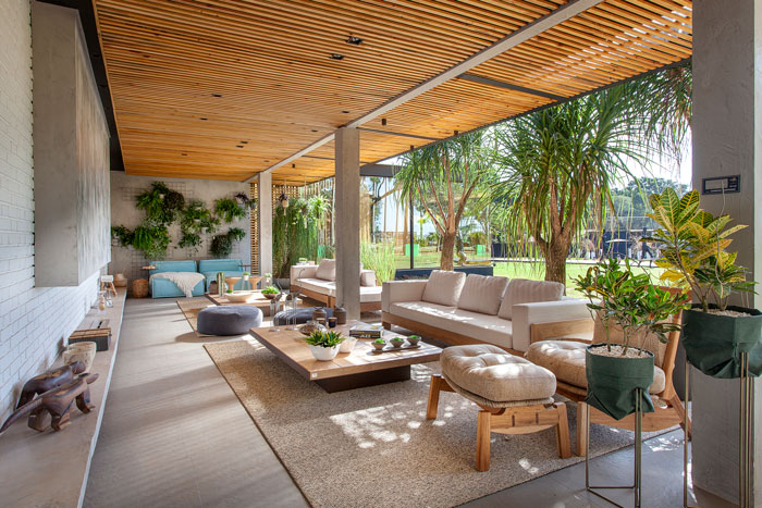 Decortiles - Varanda combina arquitetura e natureza