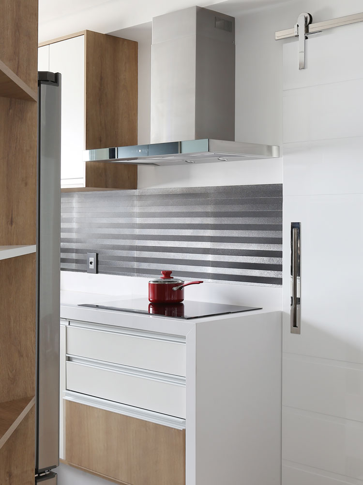 cozinha com revestimento prata decortiles line silver