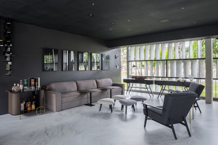 12 decortiles-casa-cor-brasilia-2018-choque-arquitetura-neocarrara-ac-90x90cm_grunge-petroleo-nat-80x80cm-foto-haruo-mikami