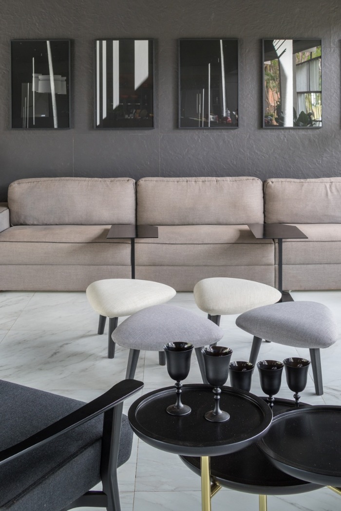 14 porcelanato texturizado decortiles-casa-cor-brasilia-2018-choque-arquitetura-neocarrara-ac-90x90cm_grunge-petroleo-nat-80x80cm-foto-haruo-mikami
