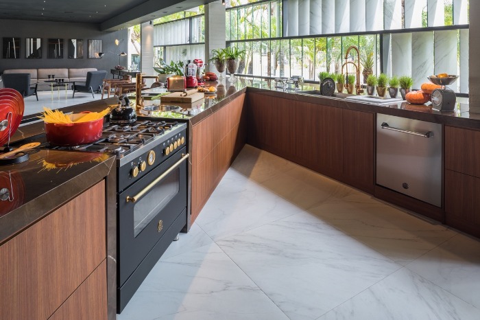 6 decortiles-casa-cor-brasilia-2018-choque-arquitetura-neocarrara-ac-90x90cm-foto-haruo-mikami