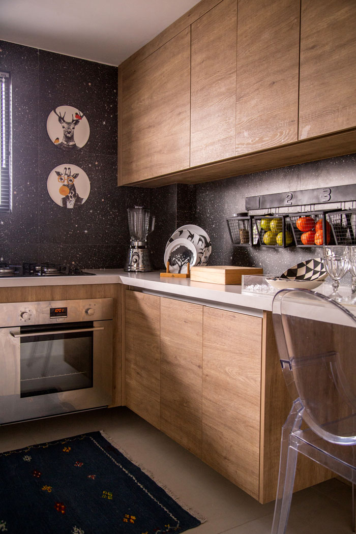 2 decortiles-studio-carol-bezerra-orbita-ac-59x59cm_absolut-branco-ac-90x90cm-foto-fabricio-medeiros