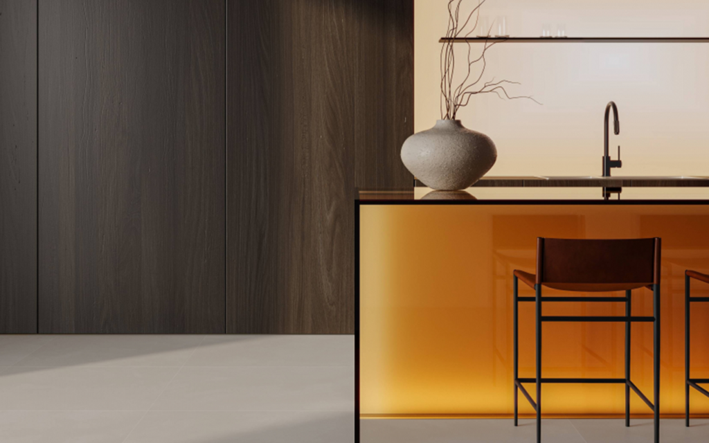 cozinha com o revestimento kyoto fendi no chão