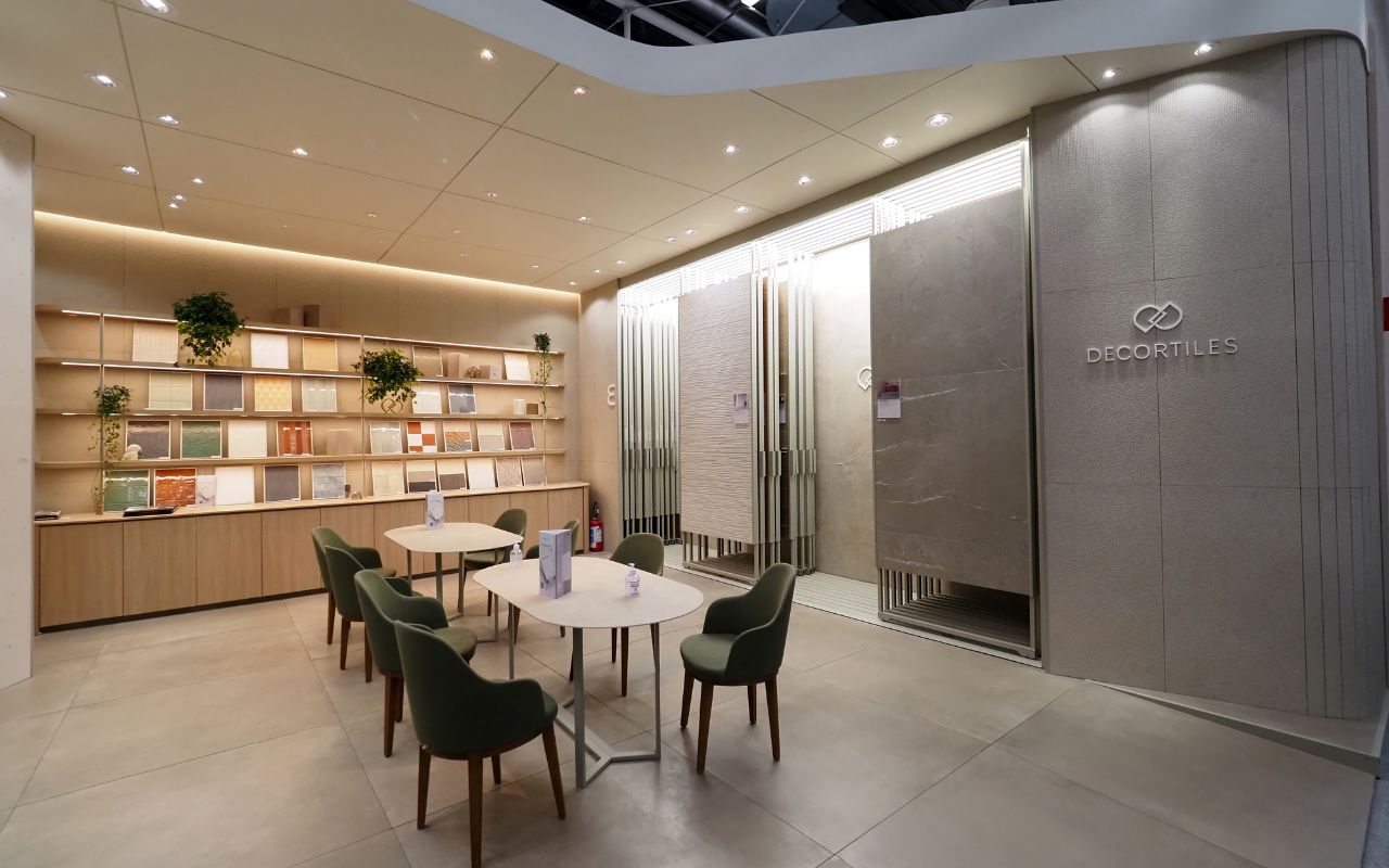 Simbiose e design autoral: Decortiles no palco da Cersaie 2025